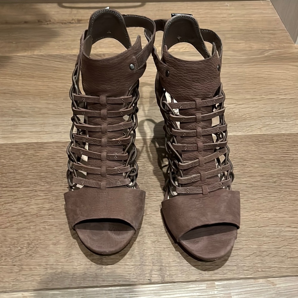 Vince Camuto shoe women’s size 8 color smoke taupe